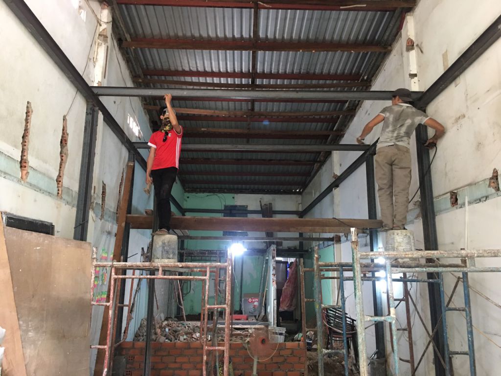 THI CÔNG LÀM SÀN GIẢ NHÀ ANH DÂN 106 QUANG TRUNG GO VẤP